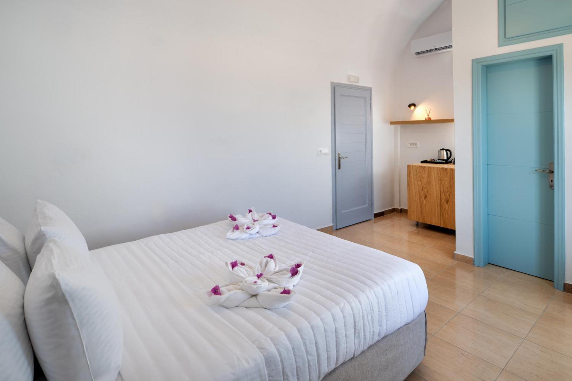 Hillside Elegance Suites Fira  Exterior photo