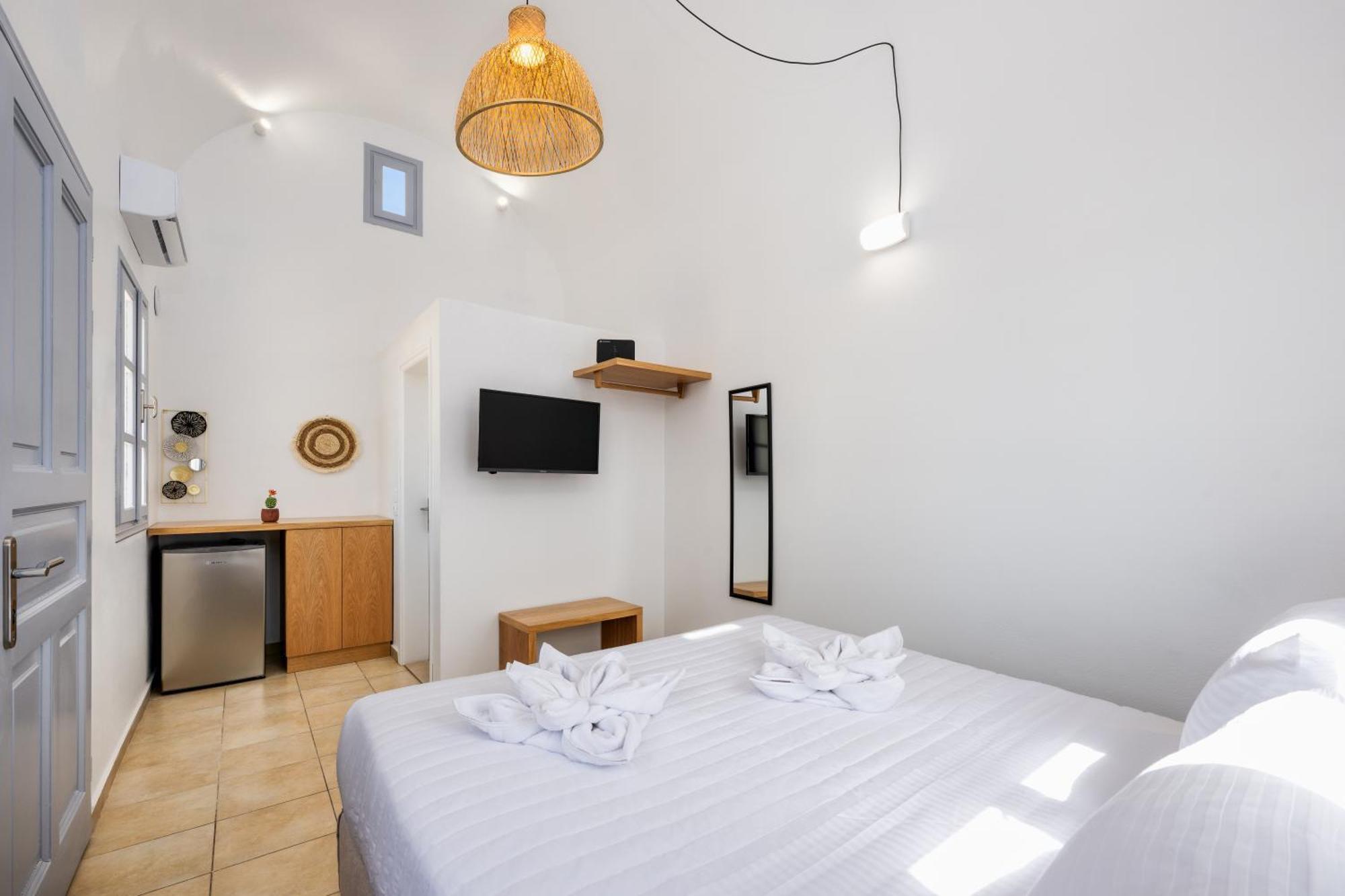 Hillside Elegance Suites Fira  Exterior photo