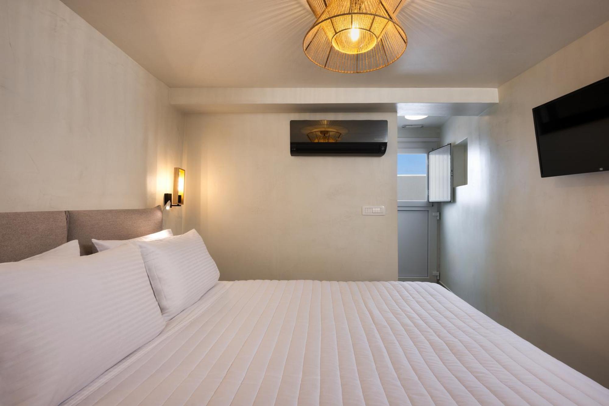Hillside Elegance Suites Fira  Exterior photo