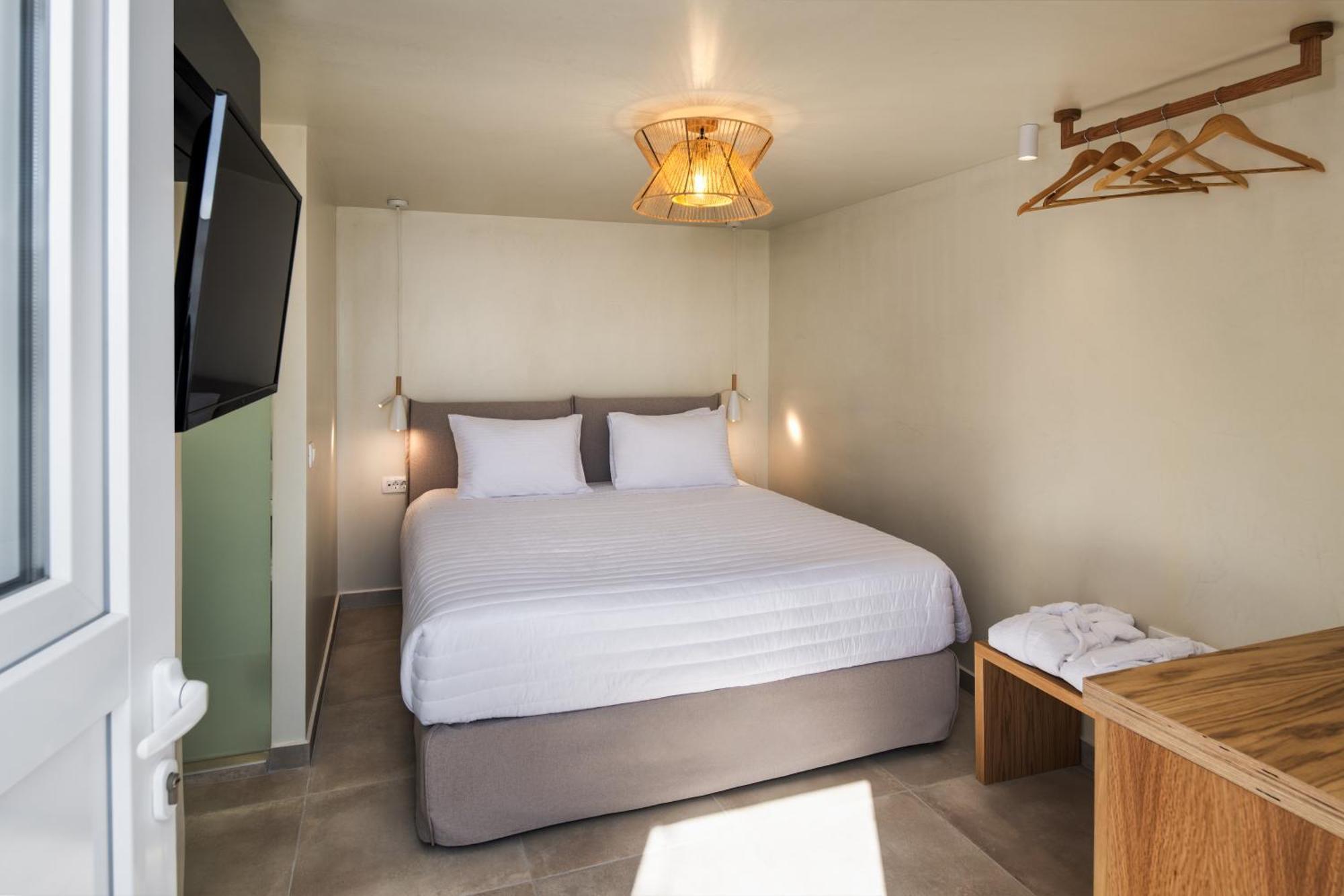 Hillside Elegance Suites Fira  Exterior photo